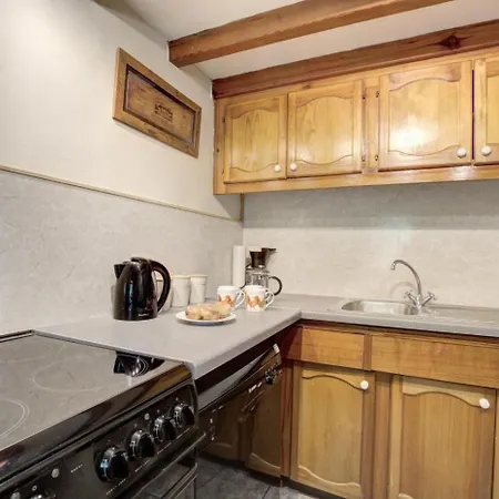 West Nyaraló Thwaite